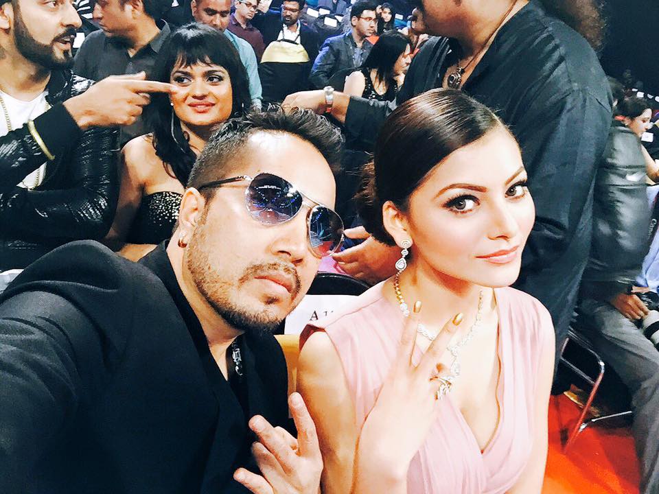 Mika Singh Giving Pose With Urvashi Sharma