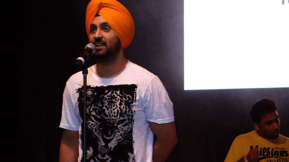 Diljit Dosanjh Singing On Mike On Studio