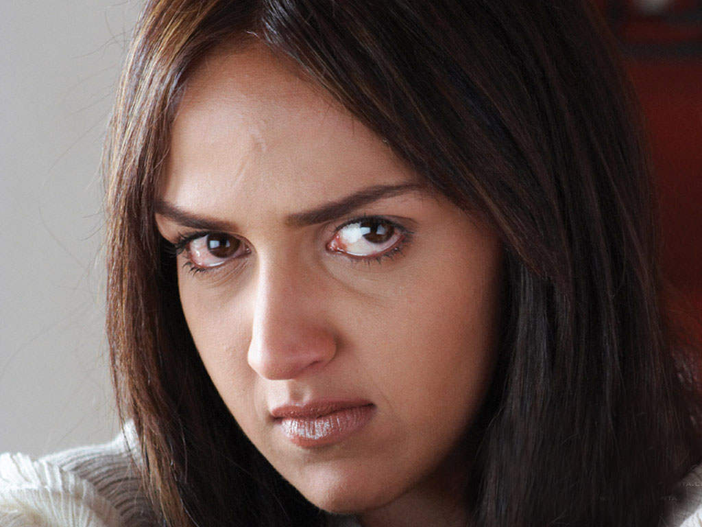 Esha Deol Looking Sad