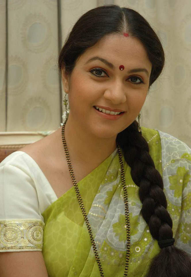 Attractive Gracy Singh