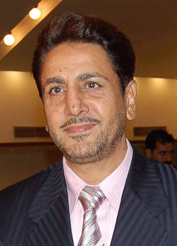 Gurdas Maan Looking Graceful In Formal