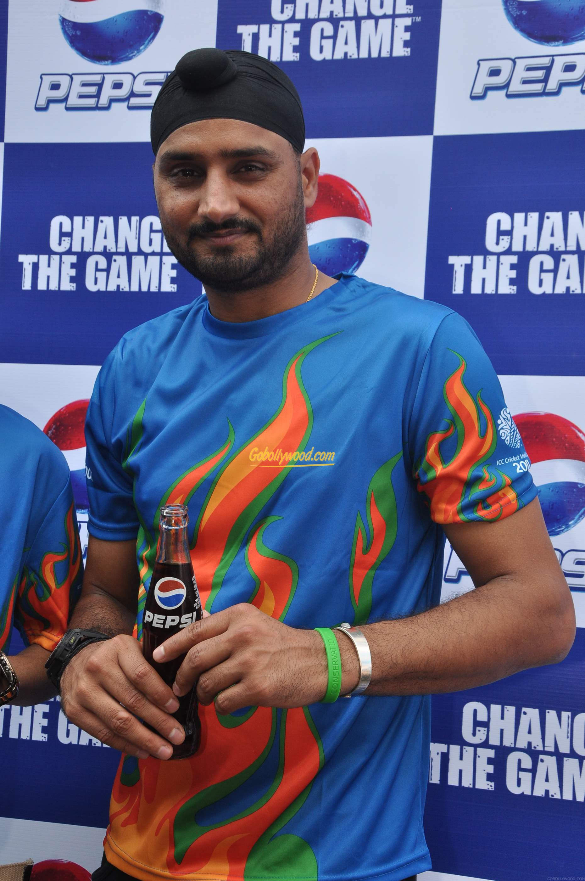 Harbhajan Singh Drinking Pepsi