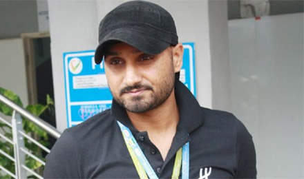 Harbhajan Singh Wearing Black Cap In Pic