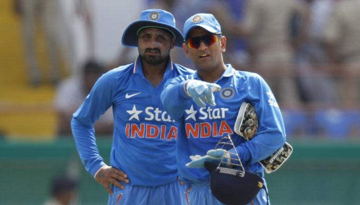 Harbhajan Singh With Dhoni On Ground