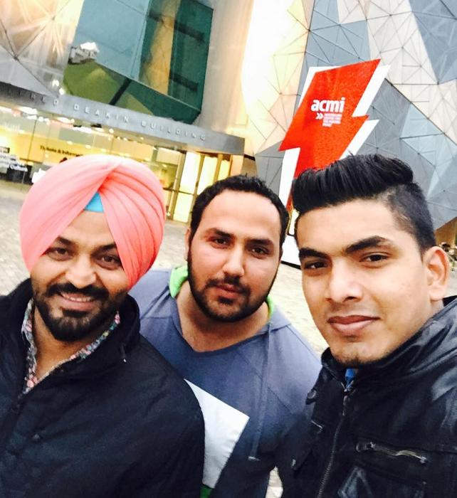 Harinder Bhullar And His Fans