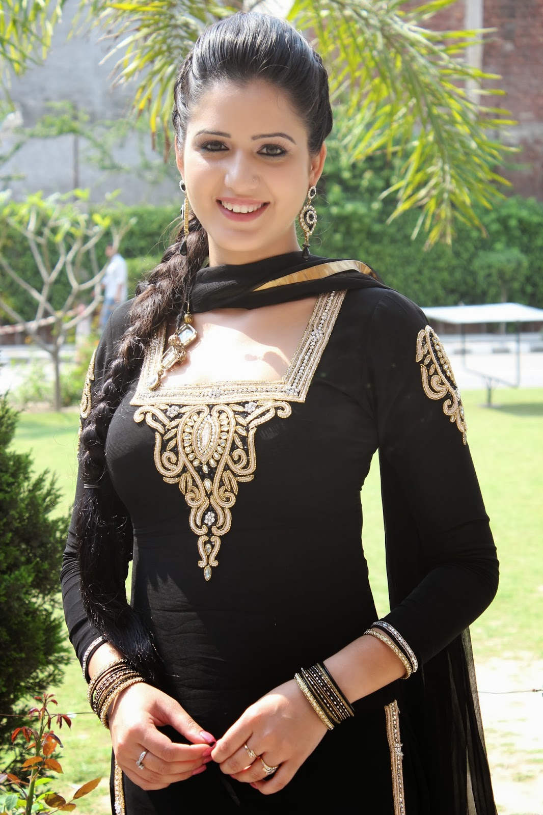 Isha Rikhi Looking Gorgious In Black