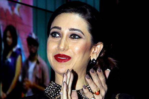 Karisma Kapoor Clapping