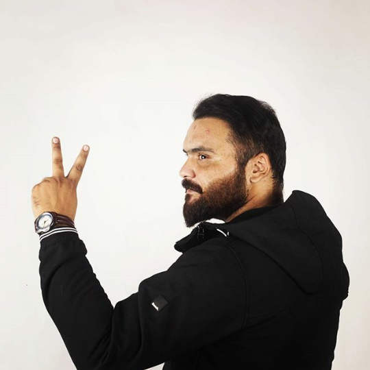 Kulbir Jhinjer Showing Victory Sign