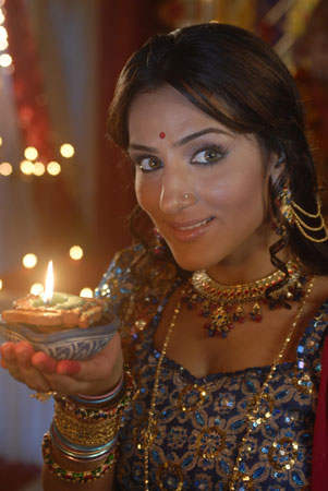 Sudeepa Holding Oil Lamp