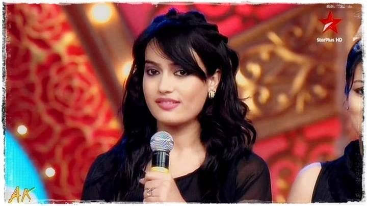 Surbhi Jyoti Holding Mic