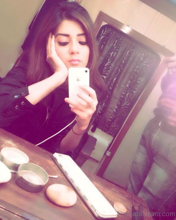 Aakanksha Sareen Selfie-1766