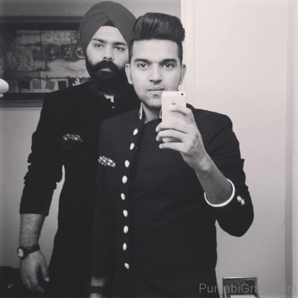 Black And White Image Of Guru Randhawa-079