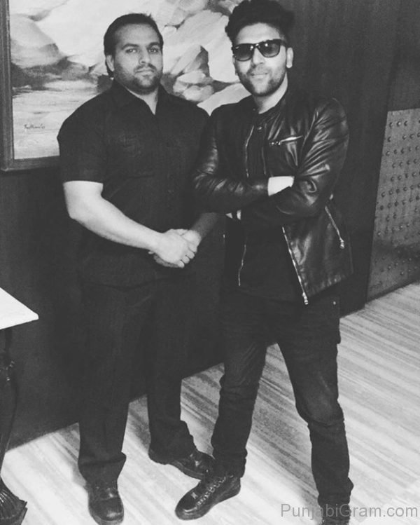 Black And White Photo Of Guru Randhawa-362