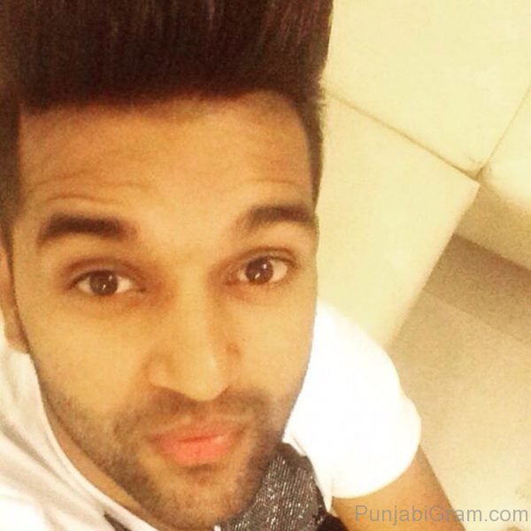 Face Close Of Guru Randhawa-164