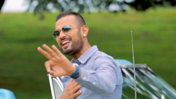 Garry Sandhu Giving Nice Pose In Video Song