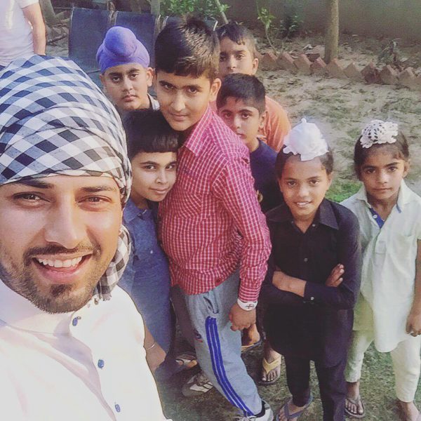 Garry Sandhu Selfie With Kids