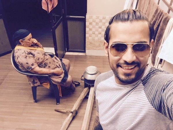 Garry Sandhu Taking Selfie