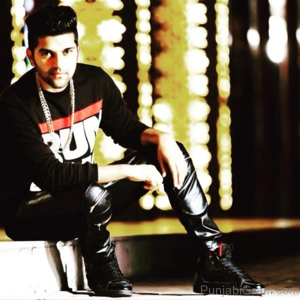 Guru Randhawa In Black Outfit-155