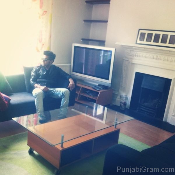 Guru Randhawa In Room-561