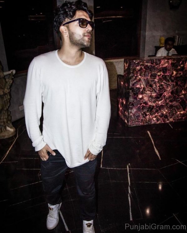 Guru Randhawa Looking Smart-41103