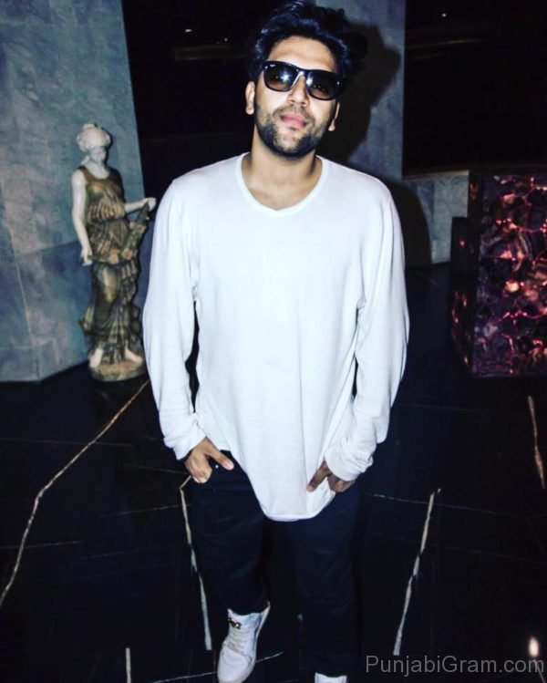 Guru Randhawa Looking Smart-41104