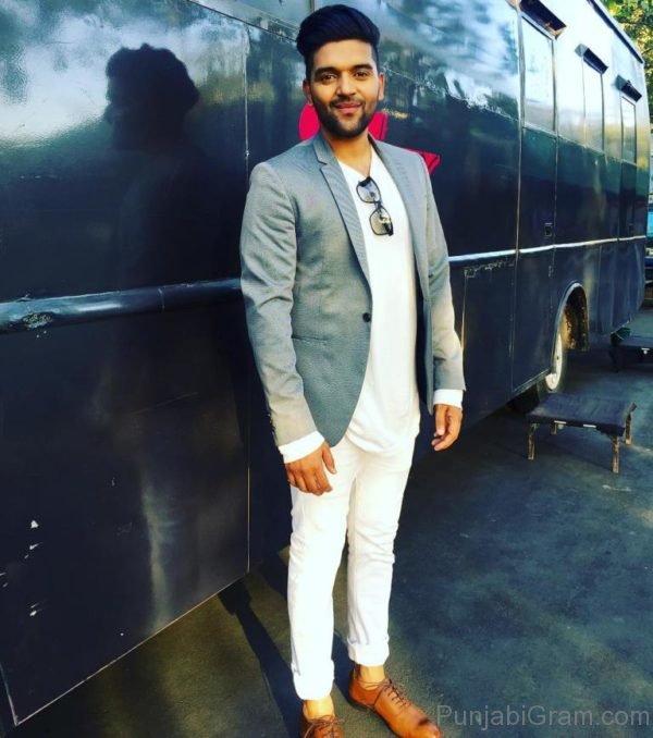 Guru Randhawa Looking Smart-41106