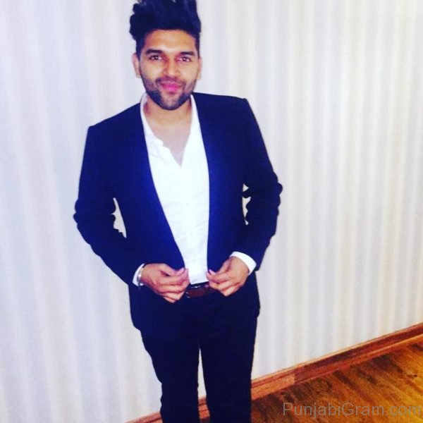 Guru Randhawa Looking Smart-41113