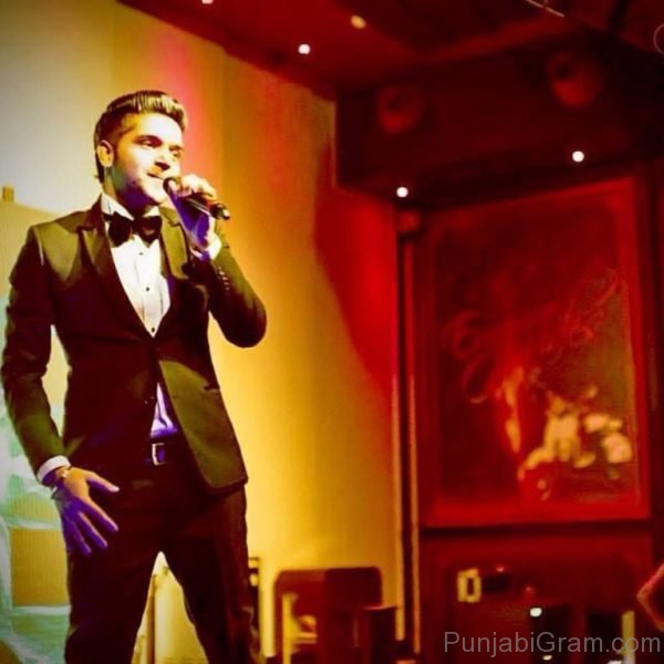 Guru Randhawa On Mic-077