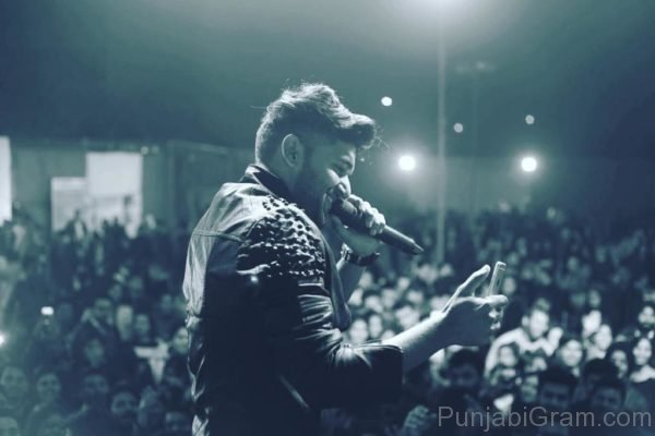 Guru Randhawa On Stage-290