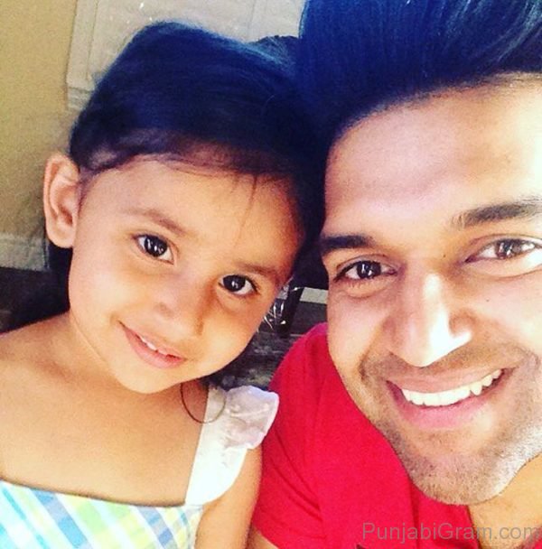 Guru Randhawa Selfie-14604