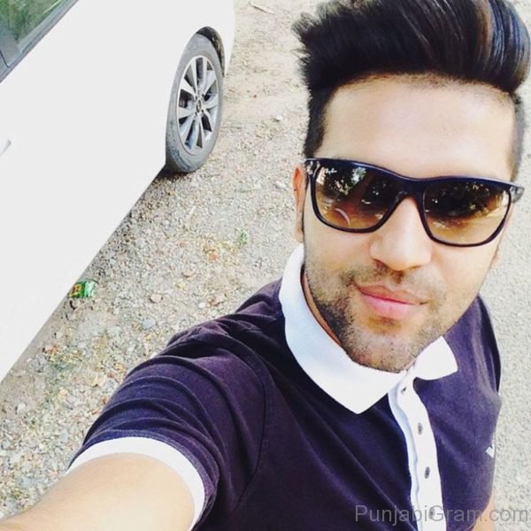 Guru Randhawa Selfie-14605