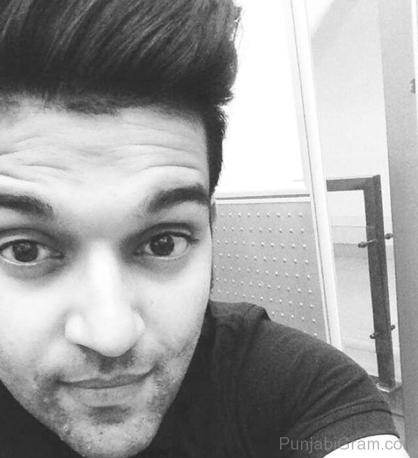 Guru Randhawa Selfie-14606