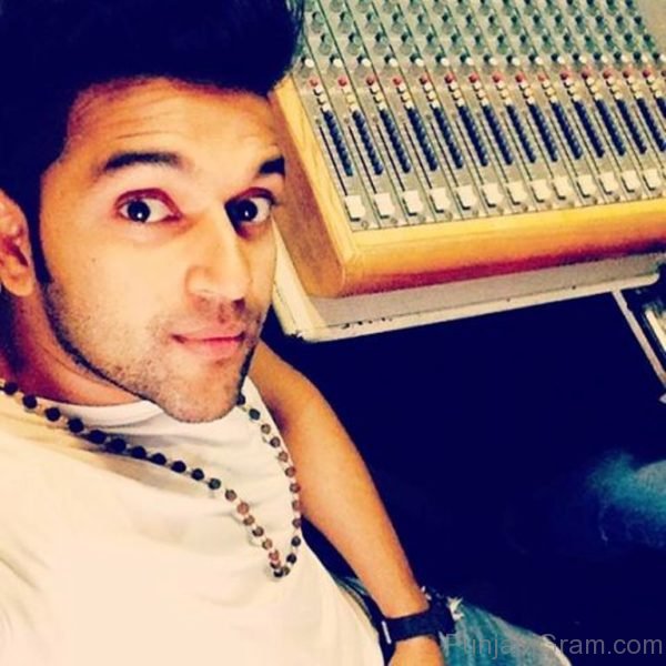 Guru Randhawa Selfie-14607