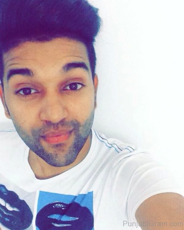 Guru Randhawa Selfie-14611