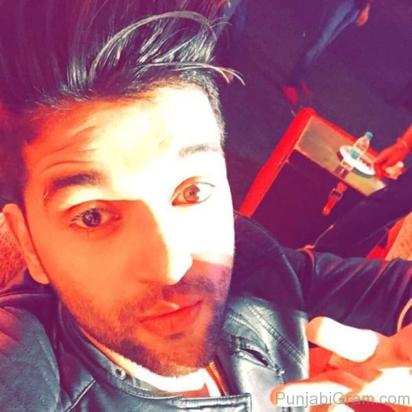 Guru Randhawa Selfie-14625