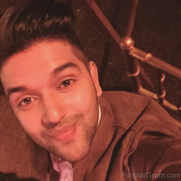 Guru Randhawa Selfie-14627