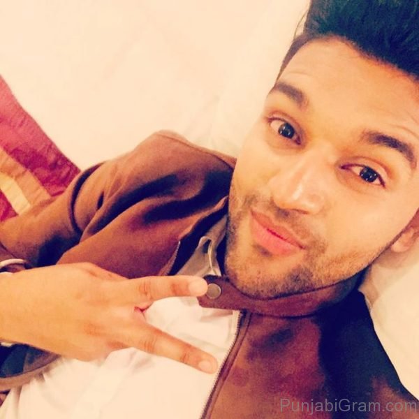 Guru Randhawa Selfie-14628