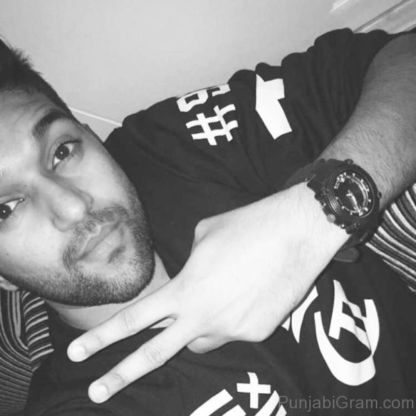 Guru Randhawa Selfie-14632