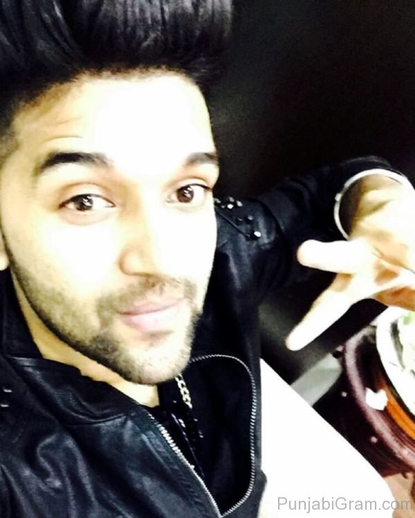 Guru Randhawa Selfie-14637