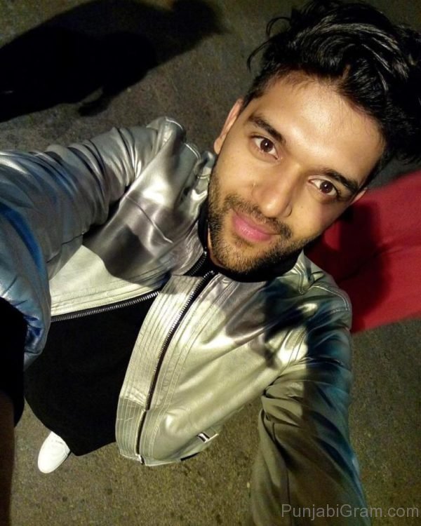 Guru Randhawa Selfie-14638