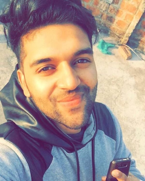 Guru Randhawa Selfie-14639