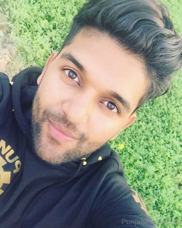 Guru Randhawa Selfie-14640