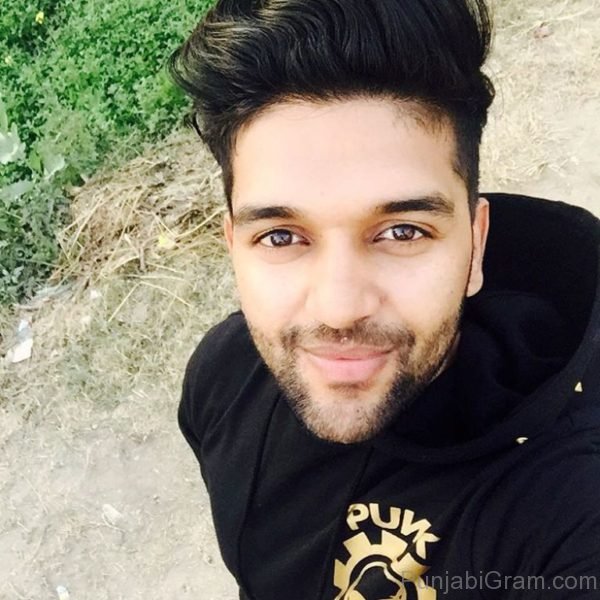 Guru Randhawa Selfie-14645