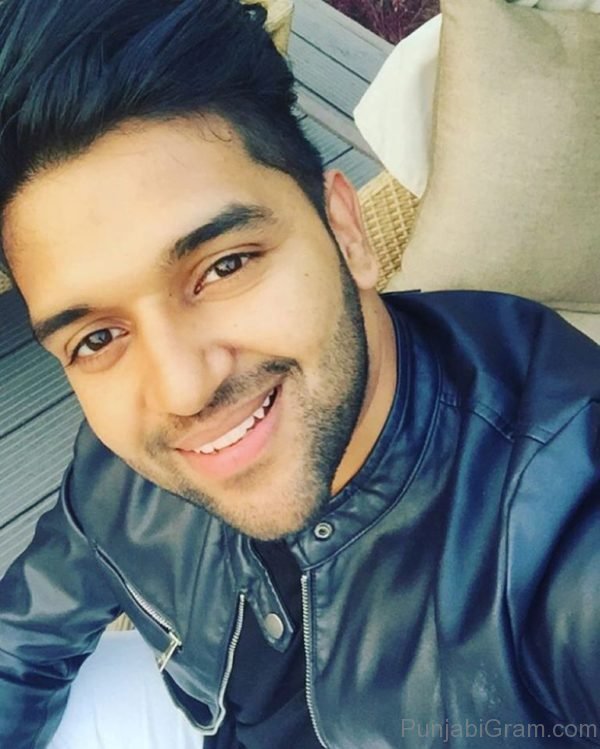 Guru Randhawa Selfie-14650