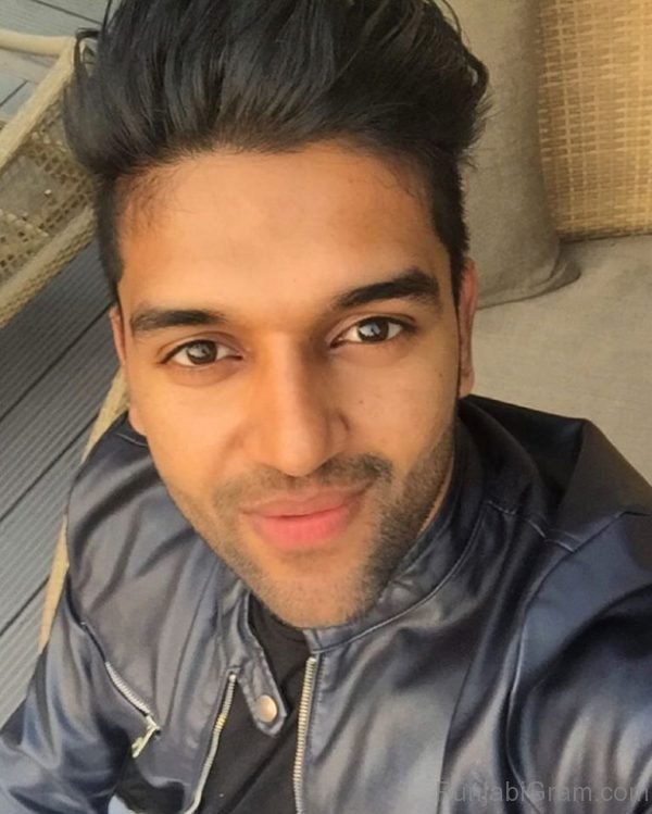 Guru Randhawa Selfie-14652