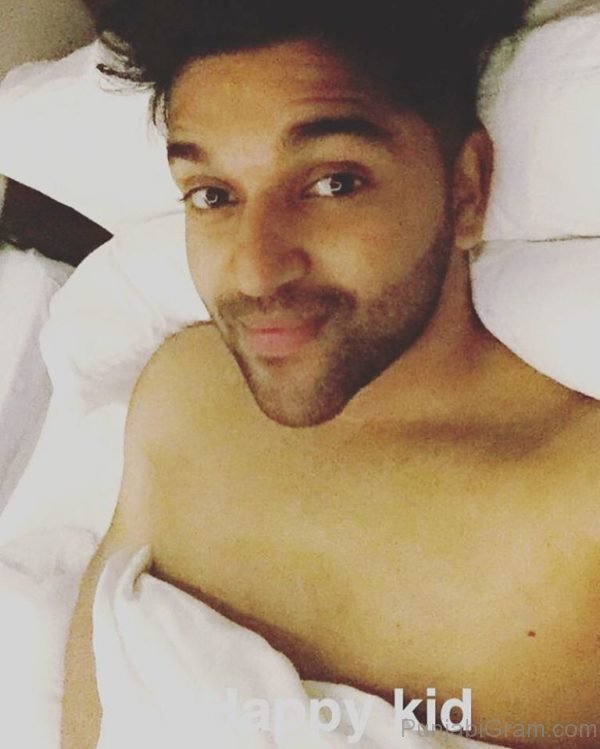 Guru Randhawa Shirtless-409