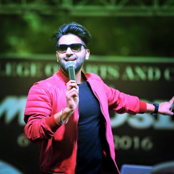 Guru Randhawa Singing Song