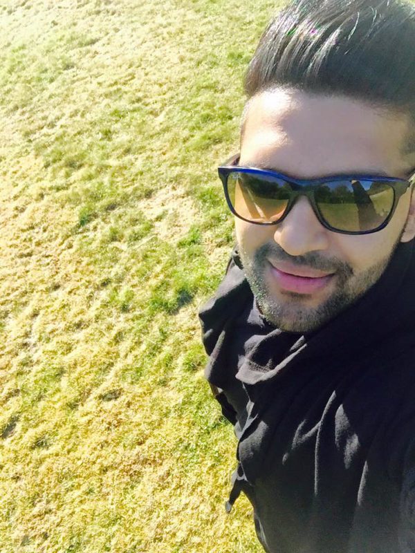 Guru Randhawa Taking Cool Selfie