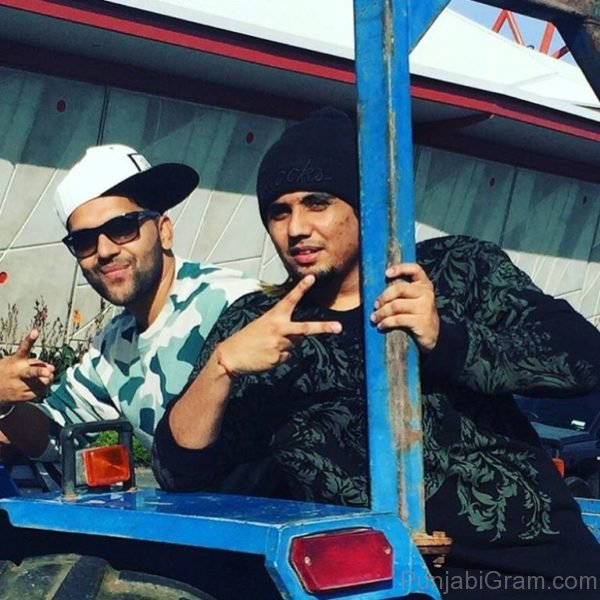 Guru Randhawa With Akay-449