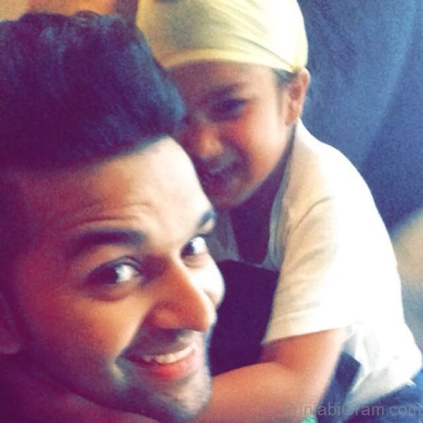 Guru Randhawa With Boy-044